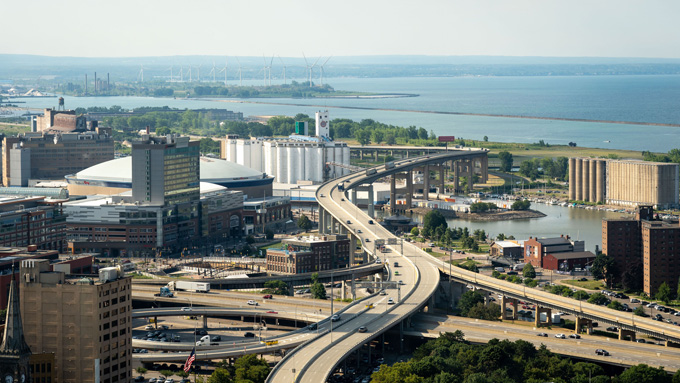 how to get to Niagara Falls Canada side from Buffalo